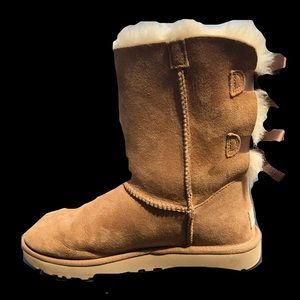 Tan size 8 Ugg Bailey bows